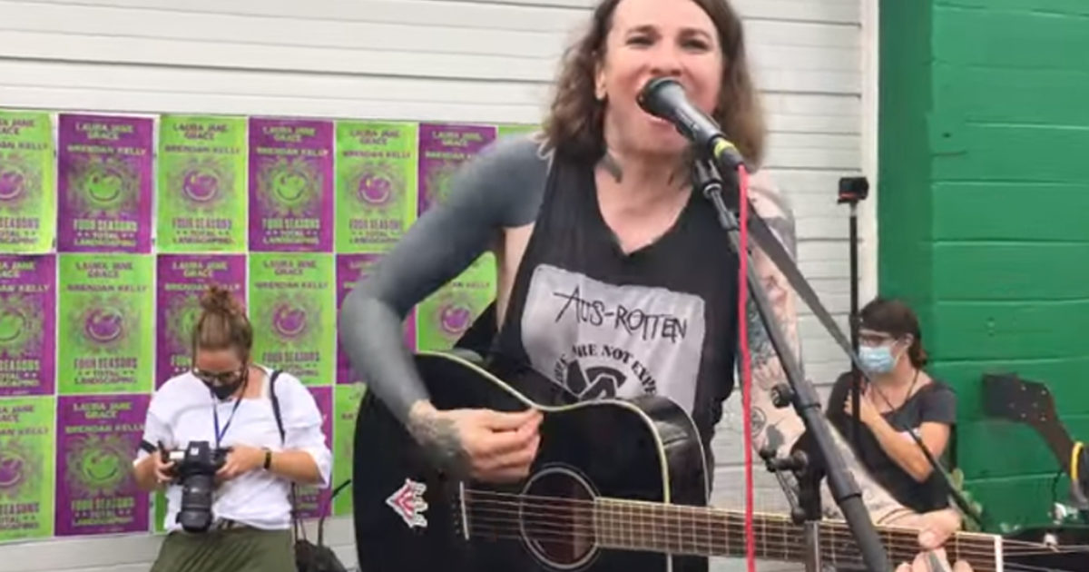 Laura Jane Grace plays a show at Four Seasons Total… | Kerrang!