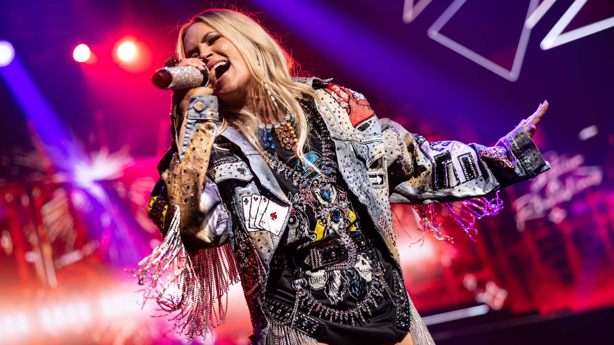 Guns N' Roses will be joined by Carrie Underwood and more on tour - Good  Morning America