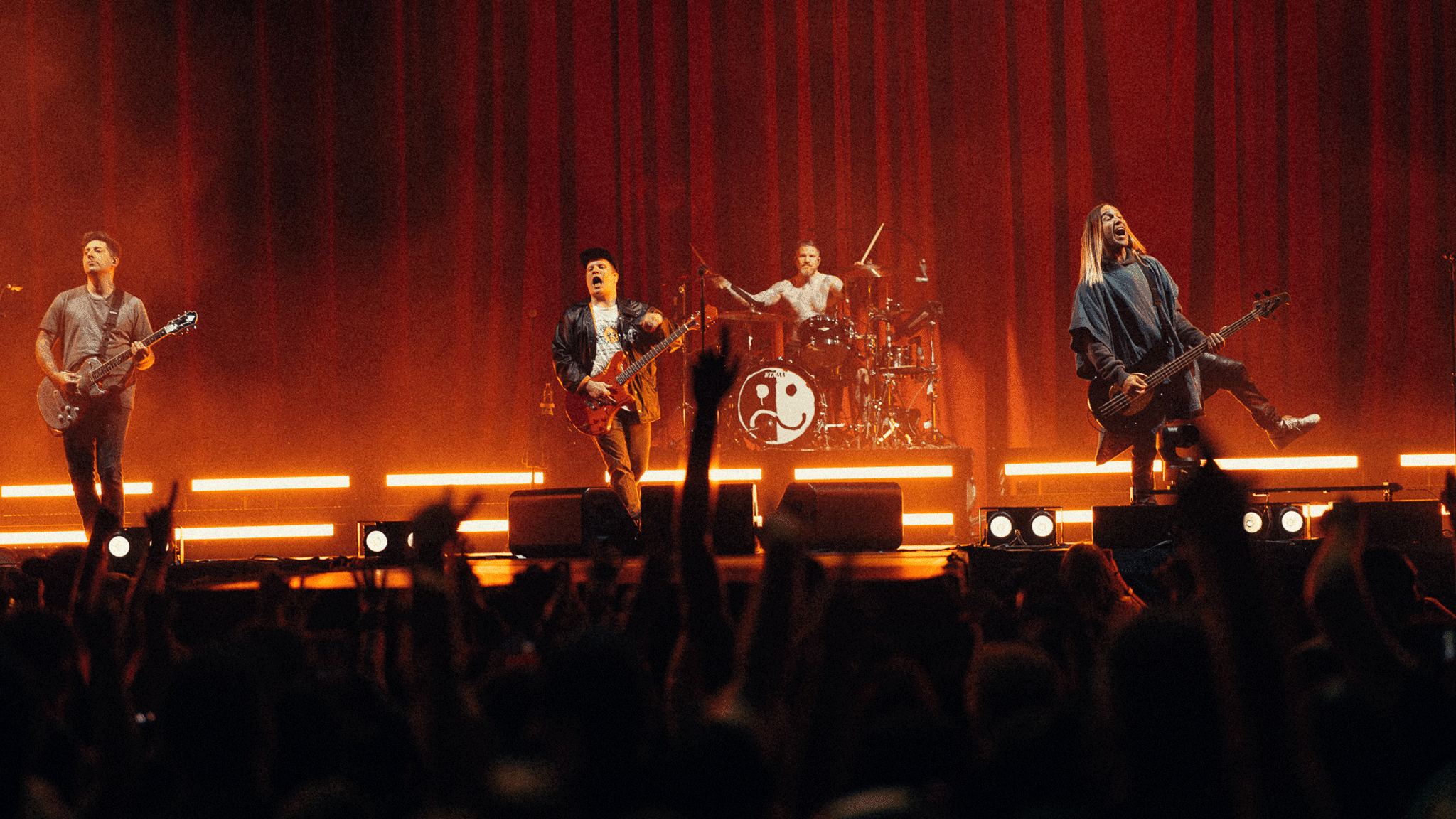 Fall Out Boy to Kick Off Stadium Tour at Wrigley Field With Other Chicago  Bands – NBC Chicago