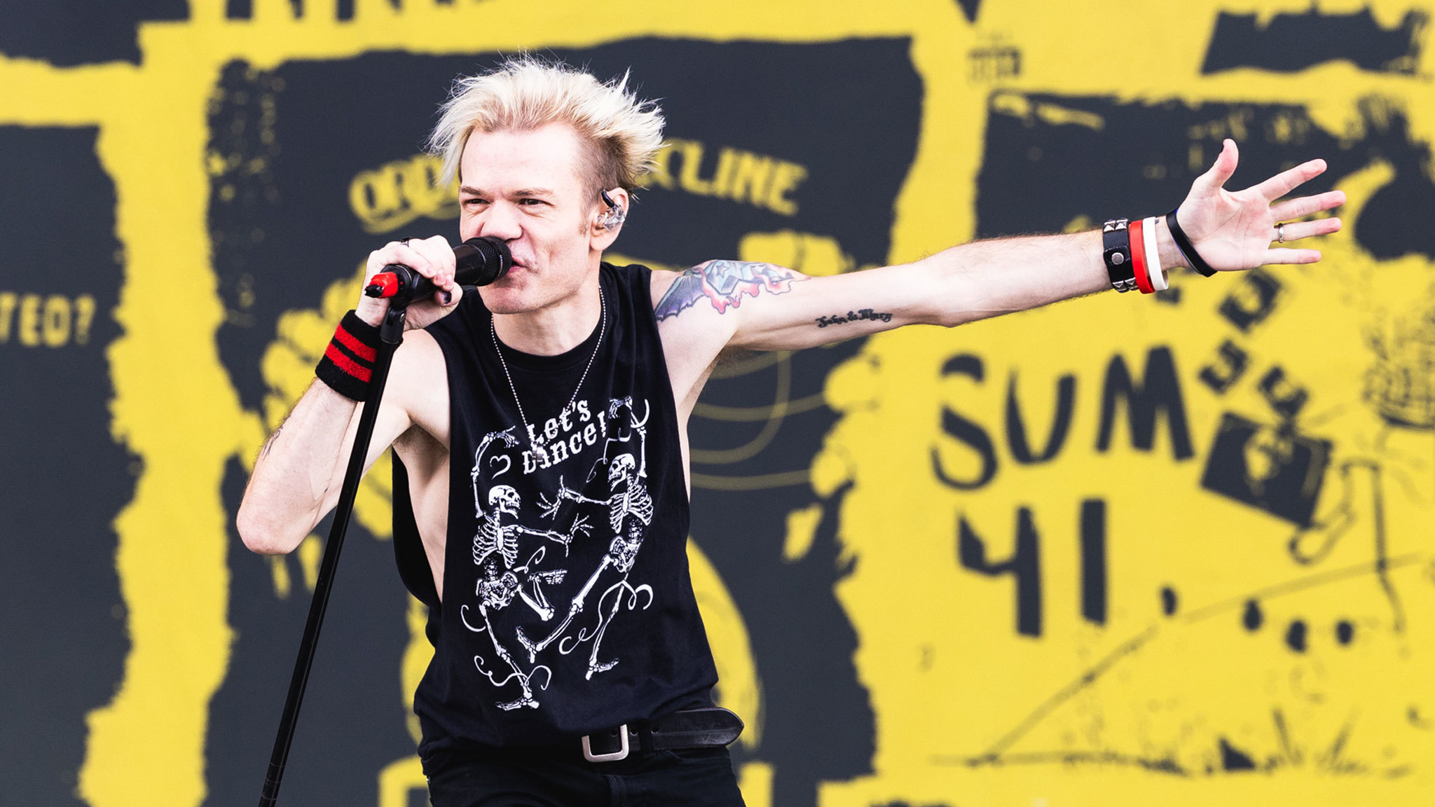 SUM 41 8枚Set Sum 41/Motley Crue Road Case - SUM41 (Performance Used)