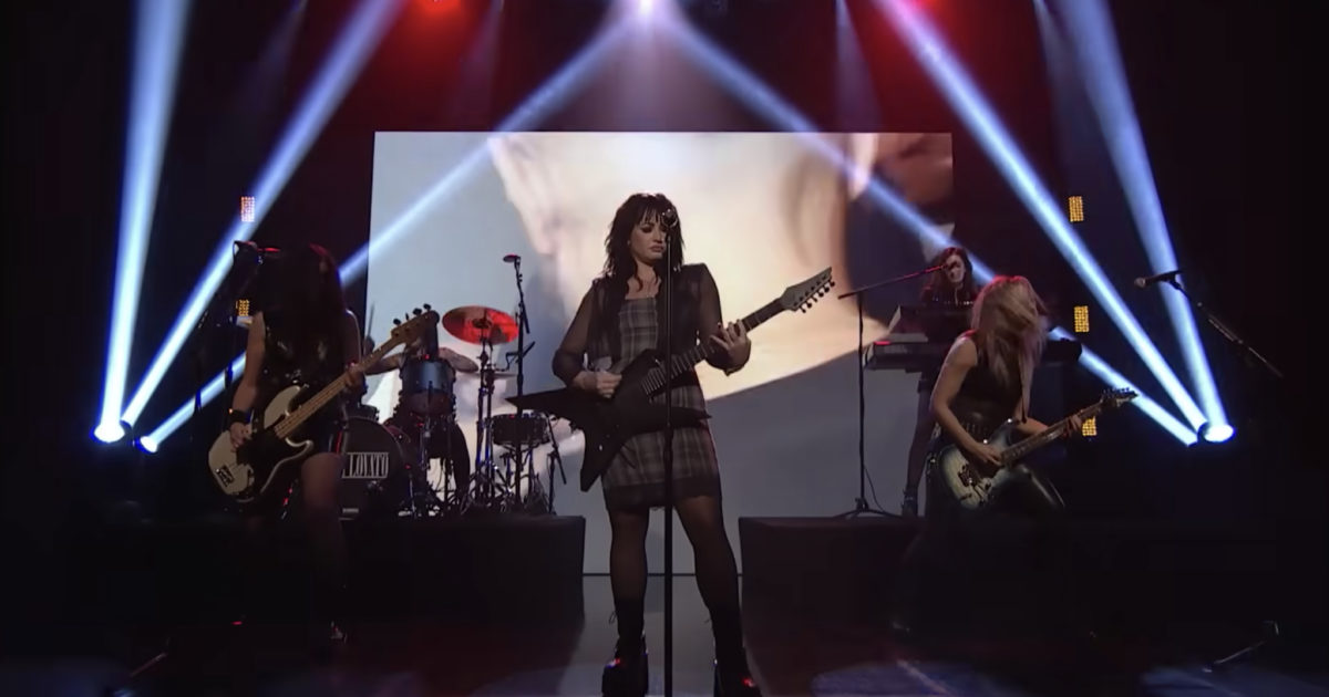 See Nita Strauss perform with Demi Lovato on Jimmy Fallon | Kerrang!