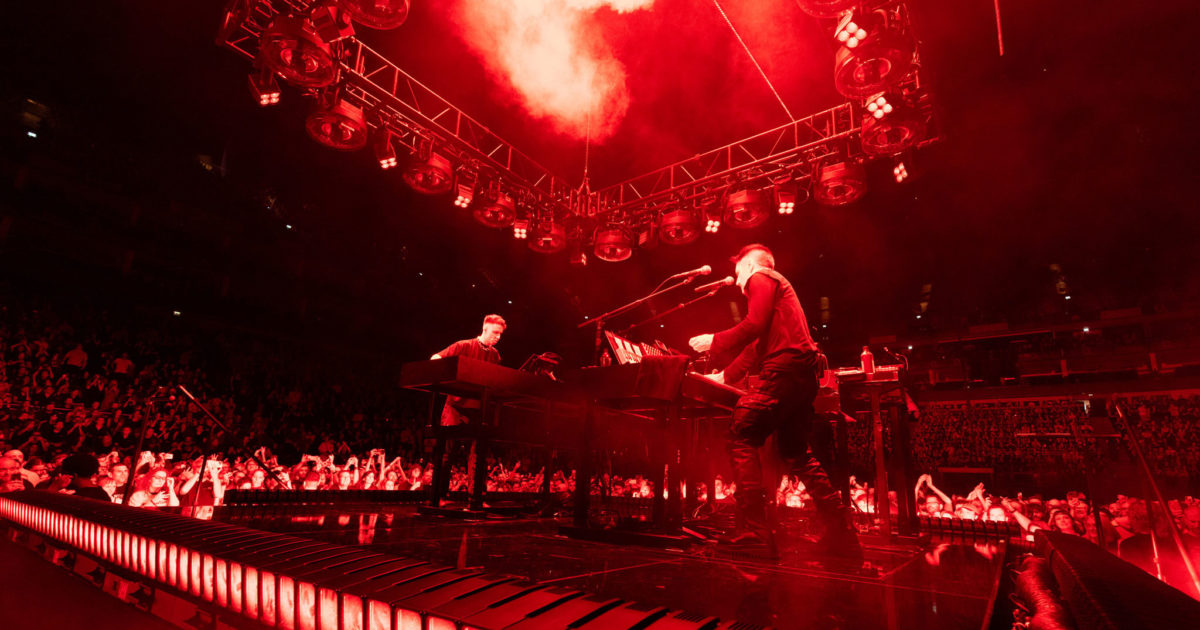 Nine-Inch-Nails-live-Peel-It-