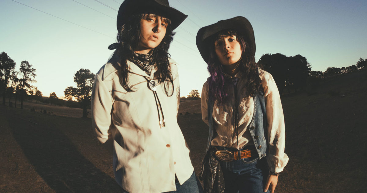 “We really wanted to blend a country vibe with our classic pop-punk”: Listen to Teenage Joans’ new single