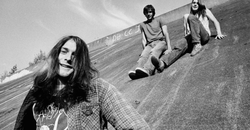 Photographer shares amazing unseen pics from Nirvana's